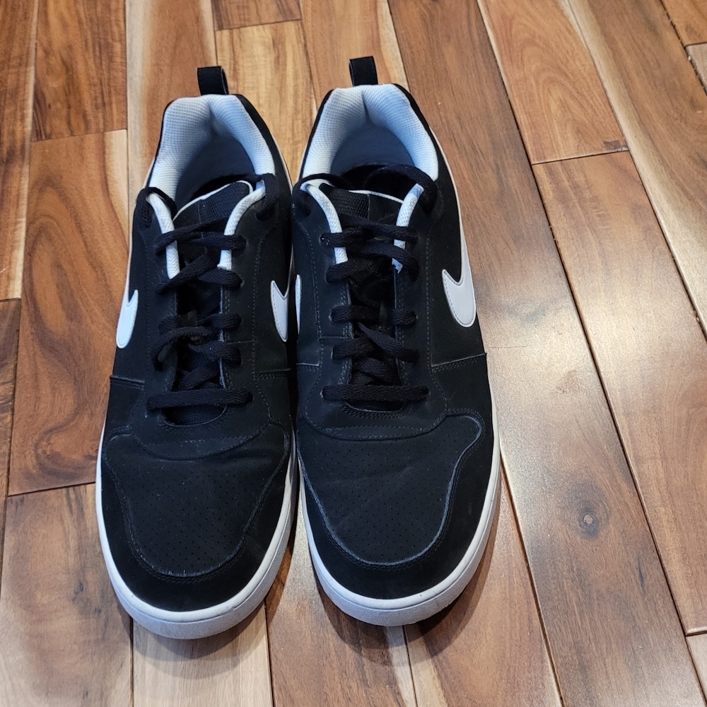 Size 14 Men's Nike shoe